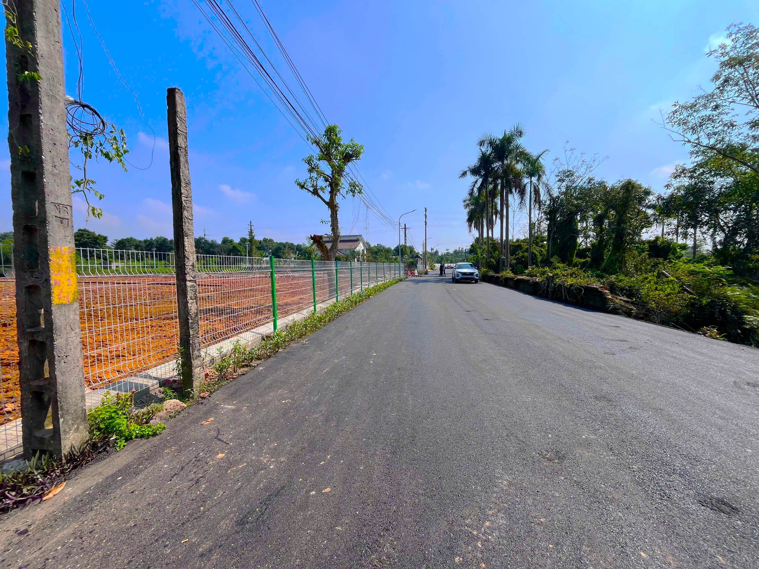 Đường nhựa 9m - 2 ô tô tránh nhau thoải mái 