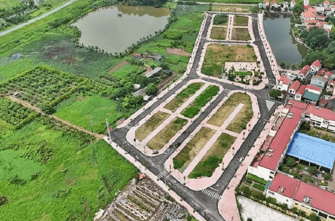 GIÁ ĐẤT NỀN VEN HÀ NỘI TĂNG NÓNG, CÓ NƠI TĂNG TỚI 84% 1 Giá đất nền khu vực ven Hà Nội tăng đáng kể, có nơi tăng tới 84% so với cùng kỳ năm trước.