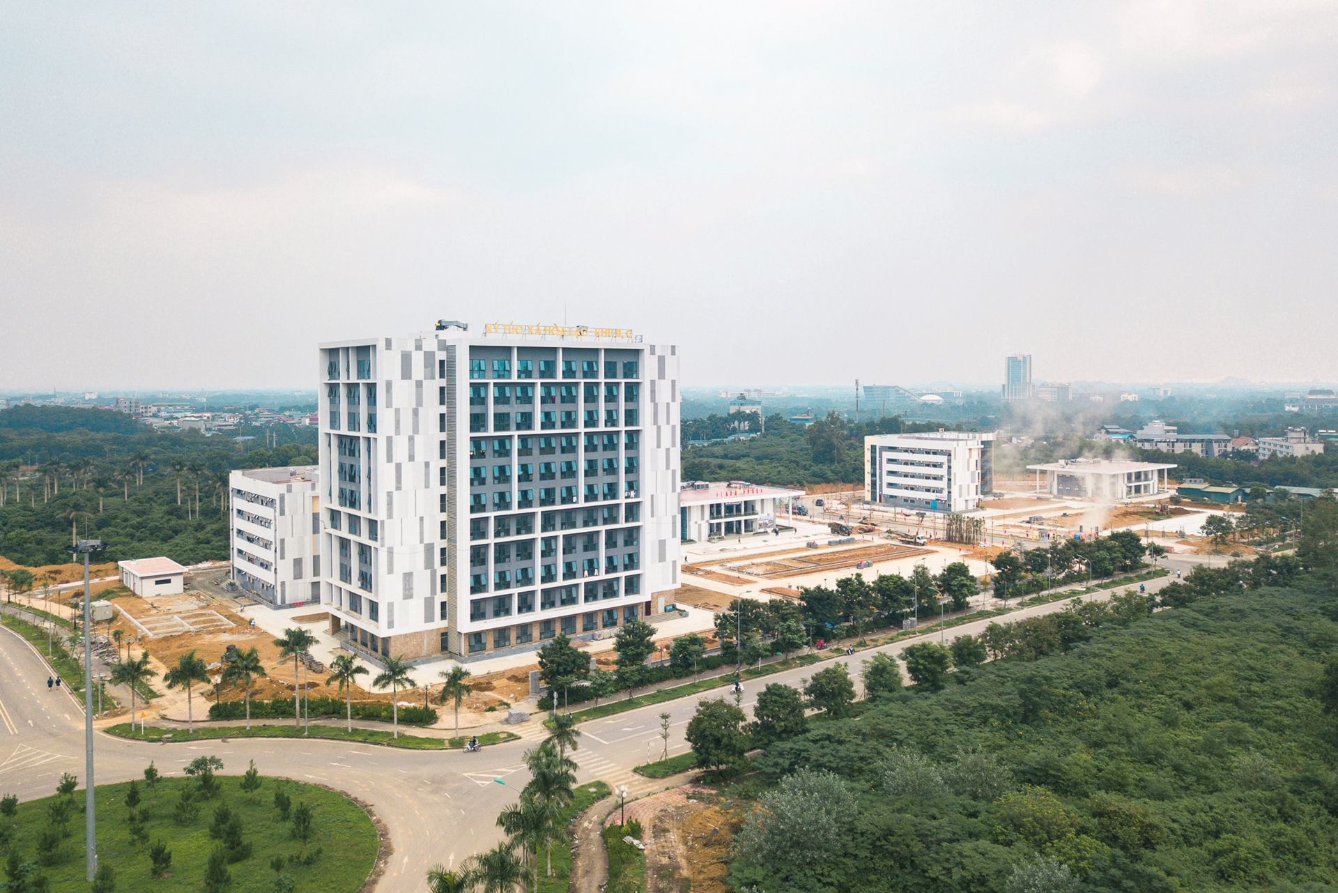 ĐHQGHN HÒA LẠC TĂNG TỐC XÂY DỰNG ĐÔ THỊ ĐẠI HỌC THÔNG MINH